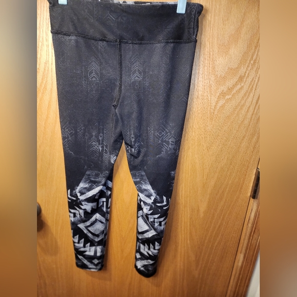 EVOLUTION AND CREATION ANKLE LENGTH, BLACK&WHITE PATTERNED YOGA JOGGETS SIZE M - Picture 3 of 5